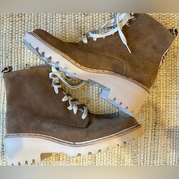 NWOT DOLCE VITA s8.5 suede boots-a few studs around sole missing-see last pic - Picture 5 of 10